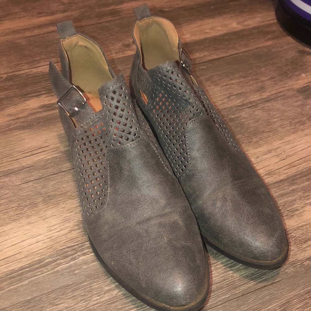 Daytrip gray bootie